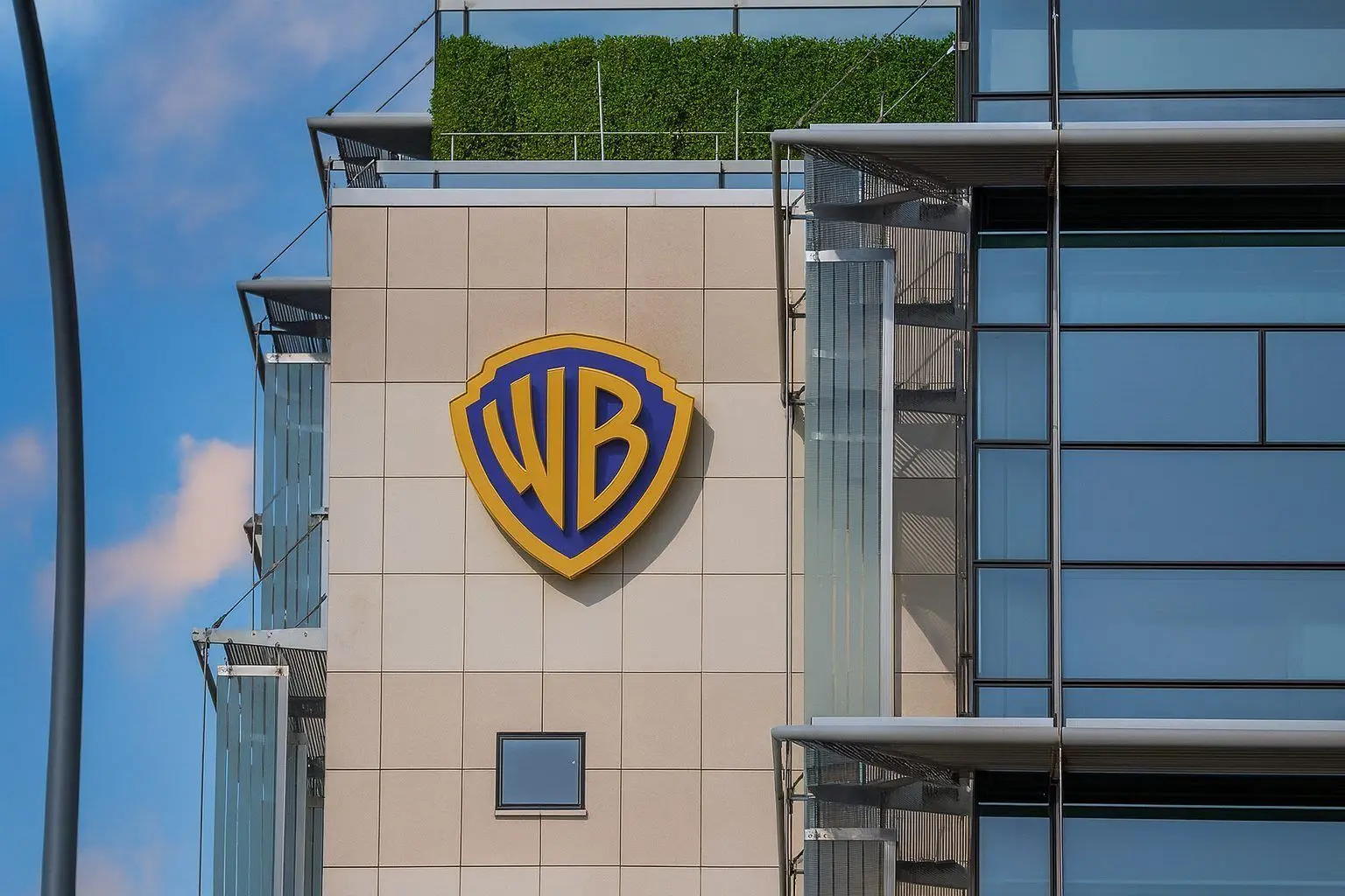 Warner Bros. Discovery (WBD) Series A Stock Surges as Netflix–Paramount Bidding War Escalates: What Investors Need to Know