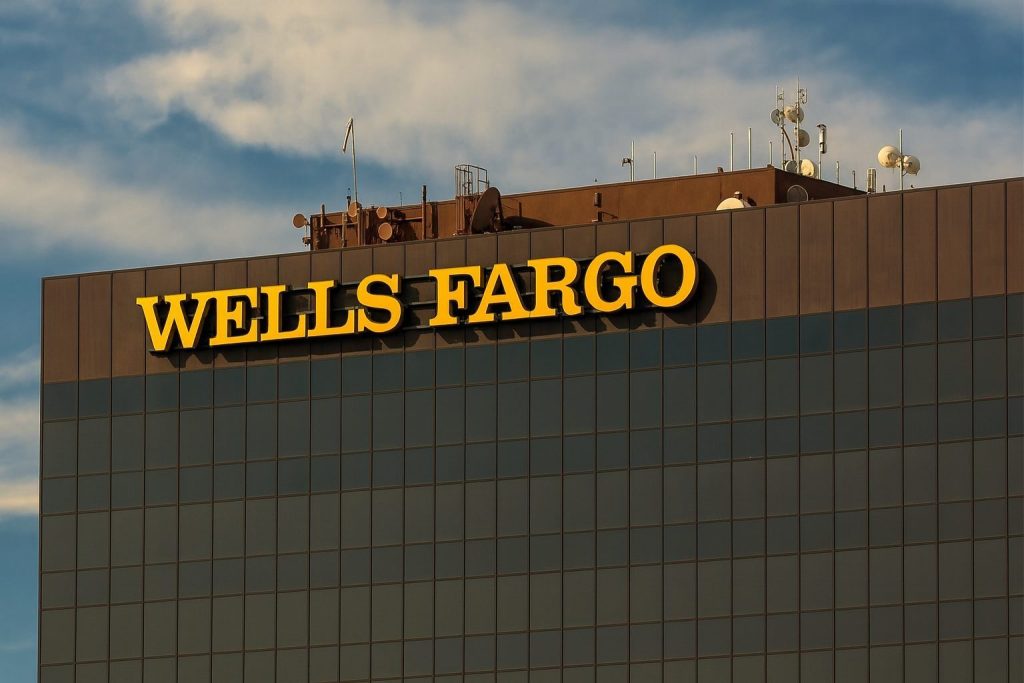 Wells Fargo (WFC) Stock After Hours on December 10, 2025: Prime-Rate Cut, AI Job Cuts and 2026 Outlook – What to Know Before the December 11 Open