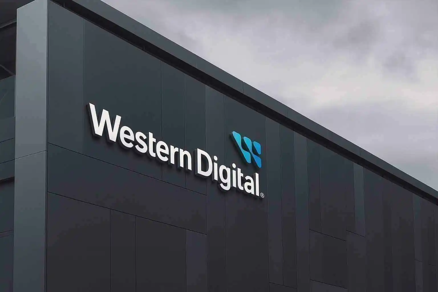 Western Digital stock price jumps 6% in midday trade after Thursday slide