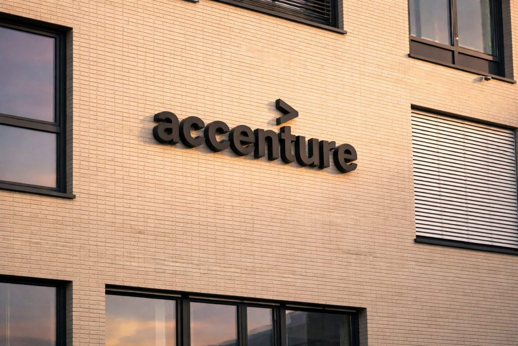 Accenture stock slips into 2026 as New Year shuts markets — what investors watch next