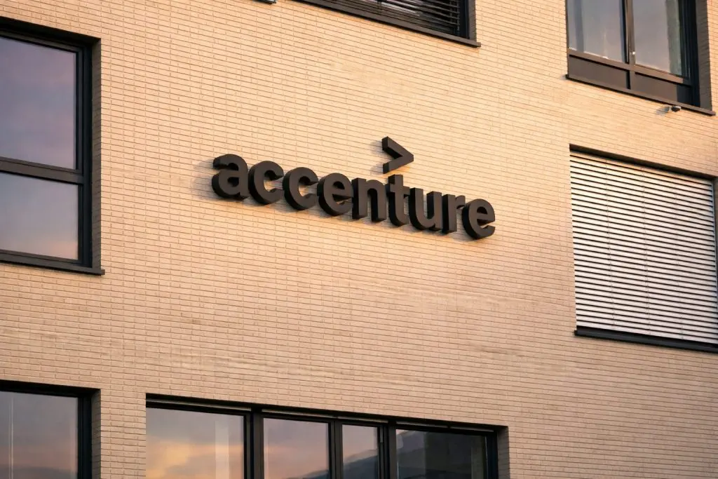 Accenture stock slips into 2026 as New Year shuts markets — what investors watch next