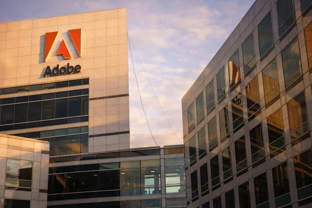Adobe stock slips again as Oppenheimer downgrade and Apple’s Creator Studio keep pressure on ADBE