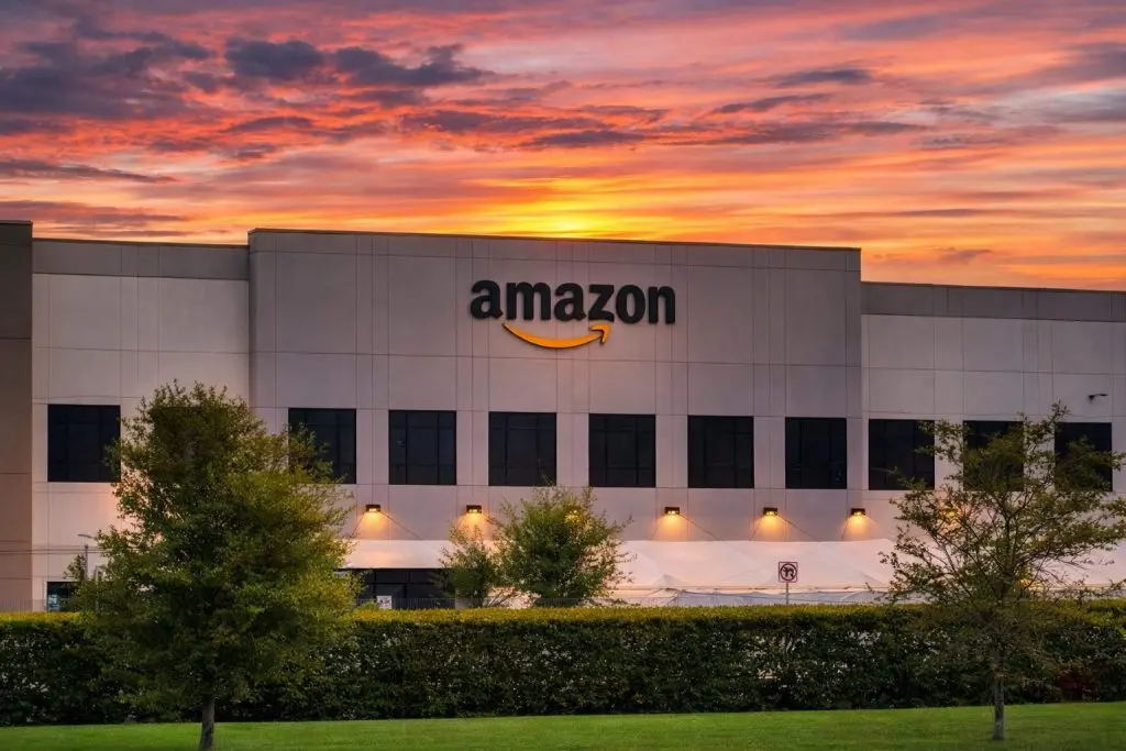 Amazon stock today: AMZN slips as 2026 kicks off, with AI spending and Fed bets in focus