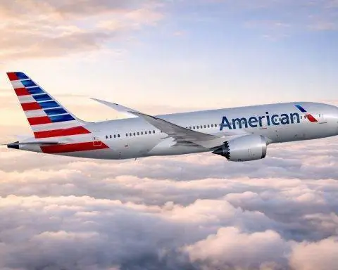 American Airlines stock price slips as Winter Storm Fern costs keep traders on edge