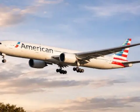 American Airlines stock tries to rebound after a 7% earnings slide as storm costs loom