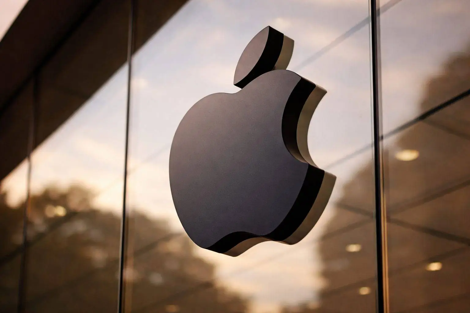 Apple stock price rises after earnings beat and upbeat forecast — AAPL investors watch chip crunch