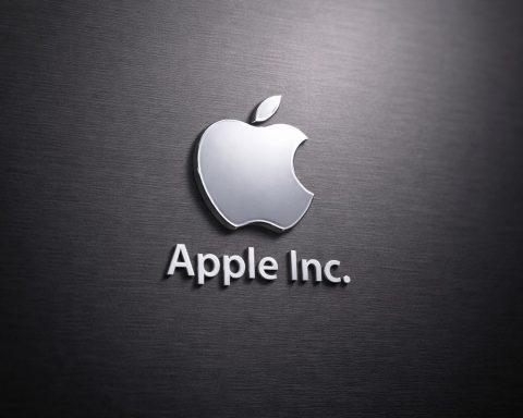 Apple stock price slips into holiday week as India antitrust warning and earnings near