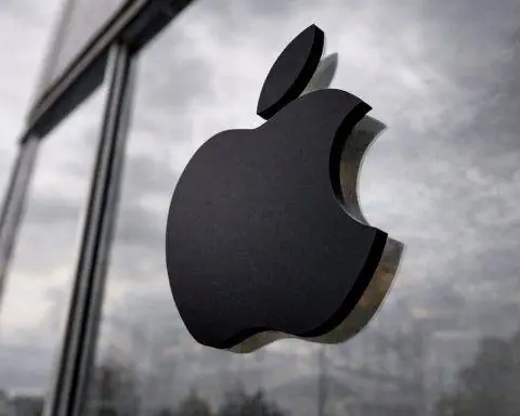 Apple stock slips as earnings loom; iPhone sales and Siri AI push in sharp focus