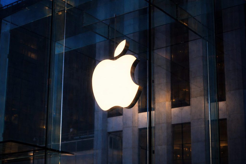 Apple stock today slips to start 2026 as Raymond James flags valuation; what investors watch next