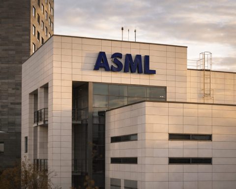 ASML stock closes higher after TSMC capex jolt — now the Jan. 28 earnings test