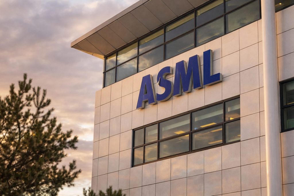 ASML stock price: Morgan Stanley’s €1,400 target sets up a tense run into earnings