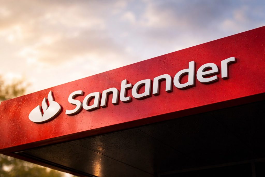 Banco Santander share price near a 52-week high: what moves SAN.MC next week