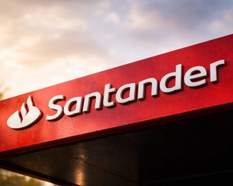 Banco Santander share price near a 52-week high: what moves SAN.MC next week