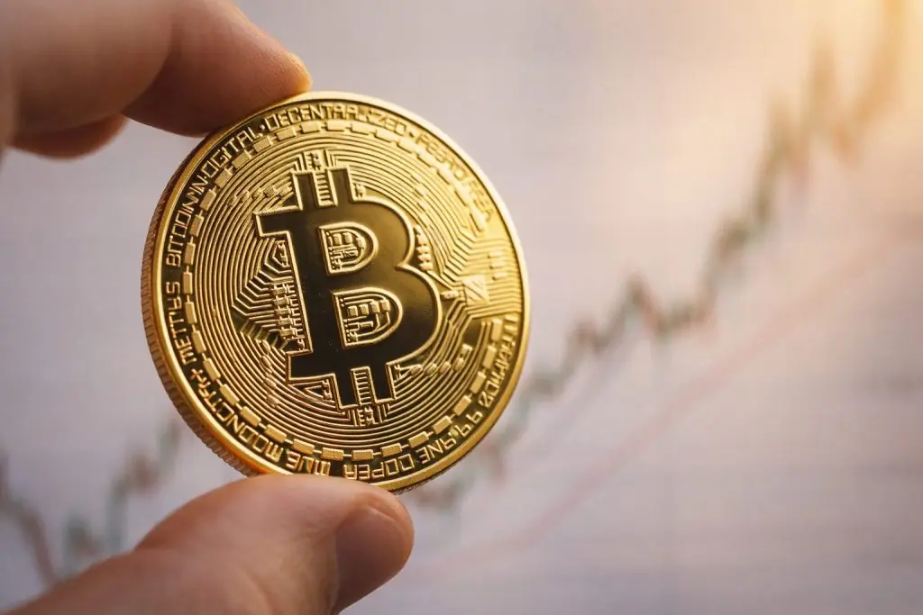 Bitcoin price slides near $95,500 as Senate crypto bill stalls; Coinbase, Strategy shares drop