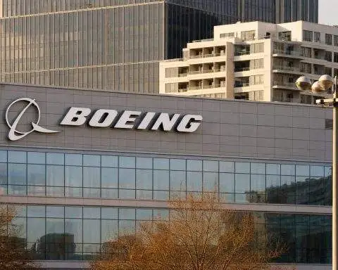 Boeing stock slips as FAA puts MAX 7/10 pressure back on the company; export-deal tally jumps