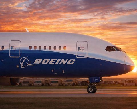 Boeing stock today: Pentagon’s $2.7B Apache deal puts BA in focus heading into 2026