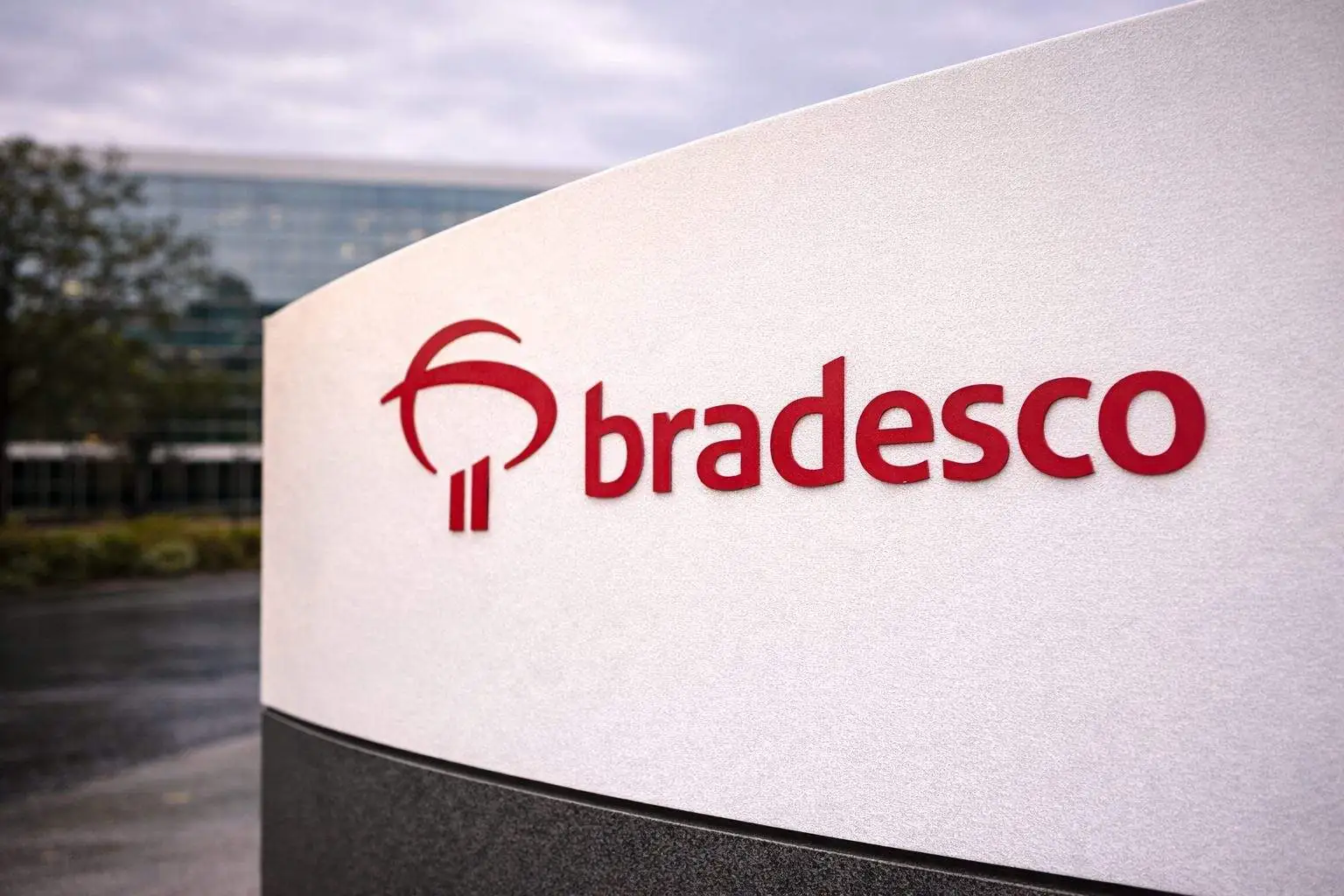 Bradesco stock jumps in New York as Brazil inflation hits target ceiling and rate decision looms