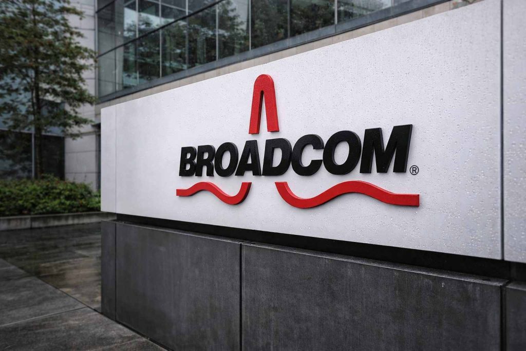Broadcom stock snaps losing streak as AVGO tracks tech bid into Fed week