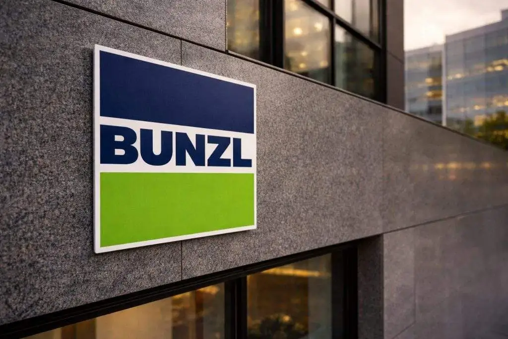 Bunzl share price slips as tariff jitters hit Europe; BNZL investors eye March results