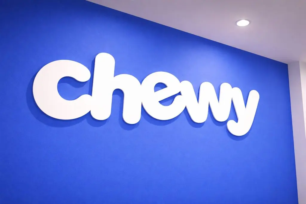 Chewy stock jumps on Viking Global stake disclosure — what to watch before CHWY’s next earnings