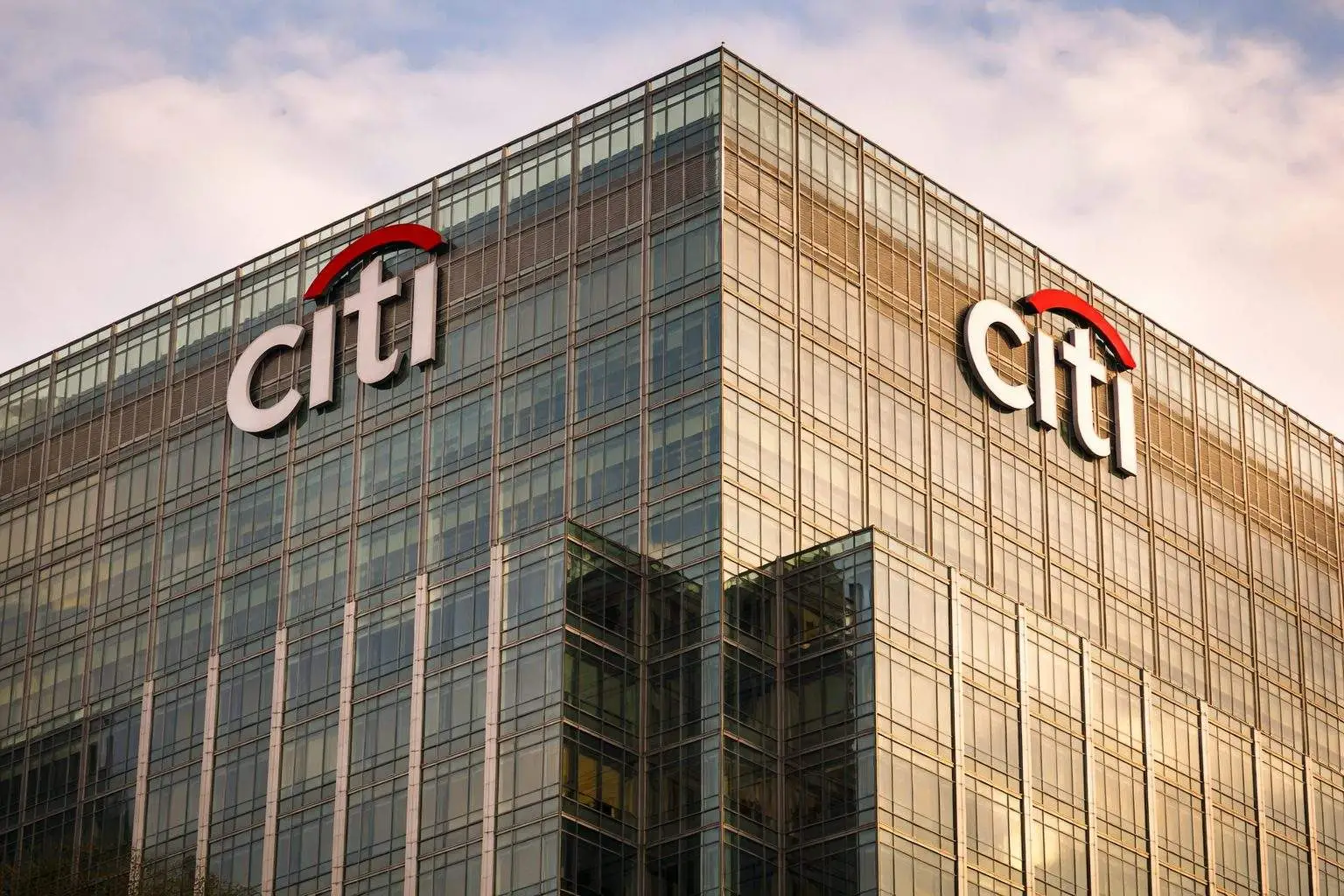 Citigroup stock braces for Tuesday: credit-card rate cap talk meets tokenized-trading push