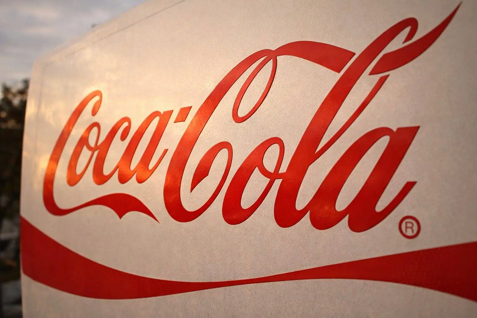 Coca-Cola stock price climbs as investors duck into staples on Warsh Fed pick jitters