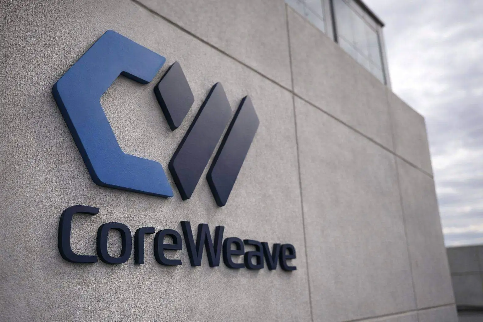 CoreWeave stock price dips below $100 as insider sale filing hits CRWV after Nvidia-run rally