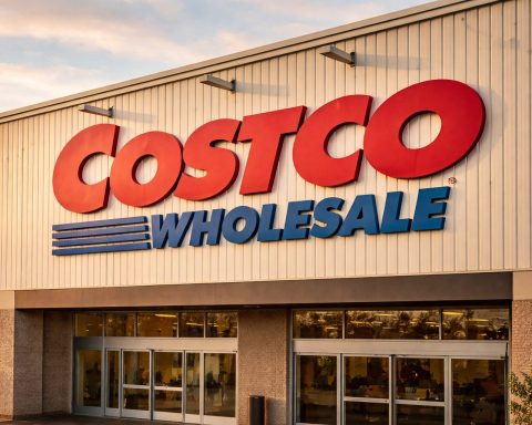 Costco stock closes near $1,000 after insider sale filing; what investors watch next week