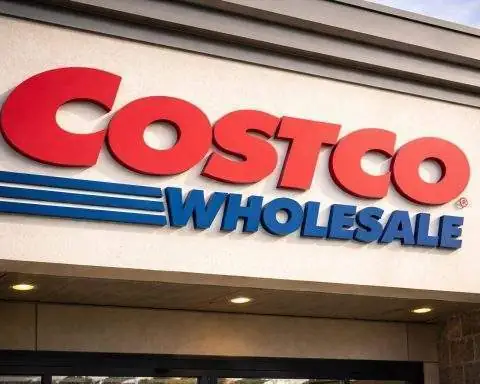 Costco stock (COST) holds near $1,000 as dividend date nears and a sales update looms