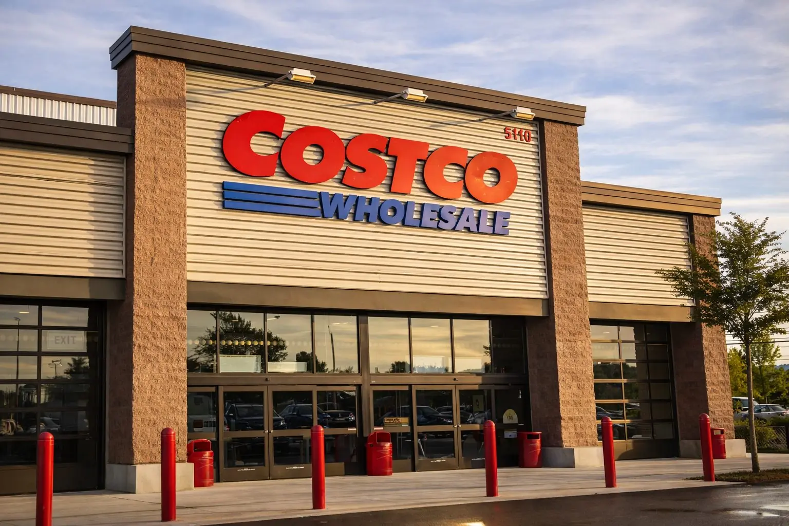 Costco stock edges higher after-hours after board declares $1.30 dividend
