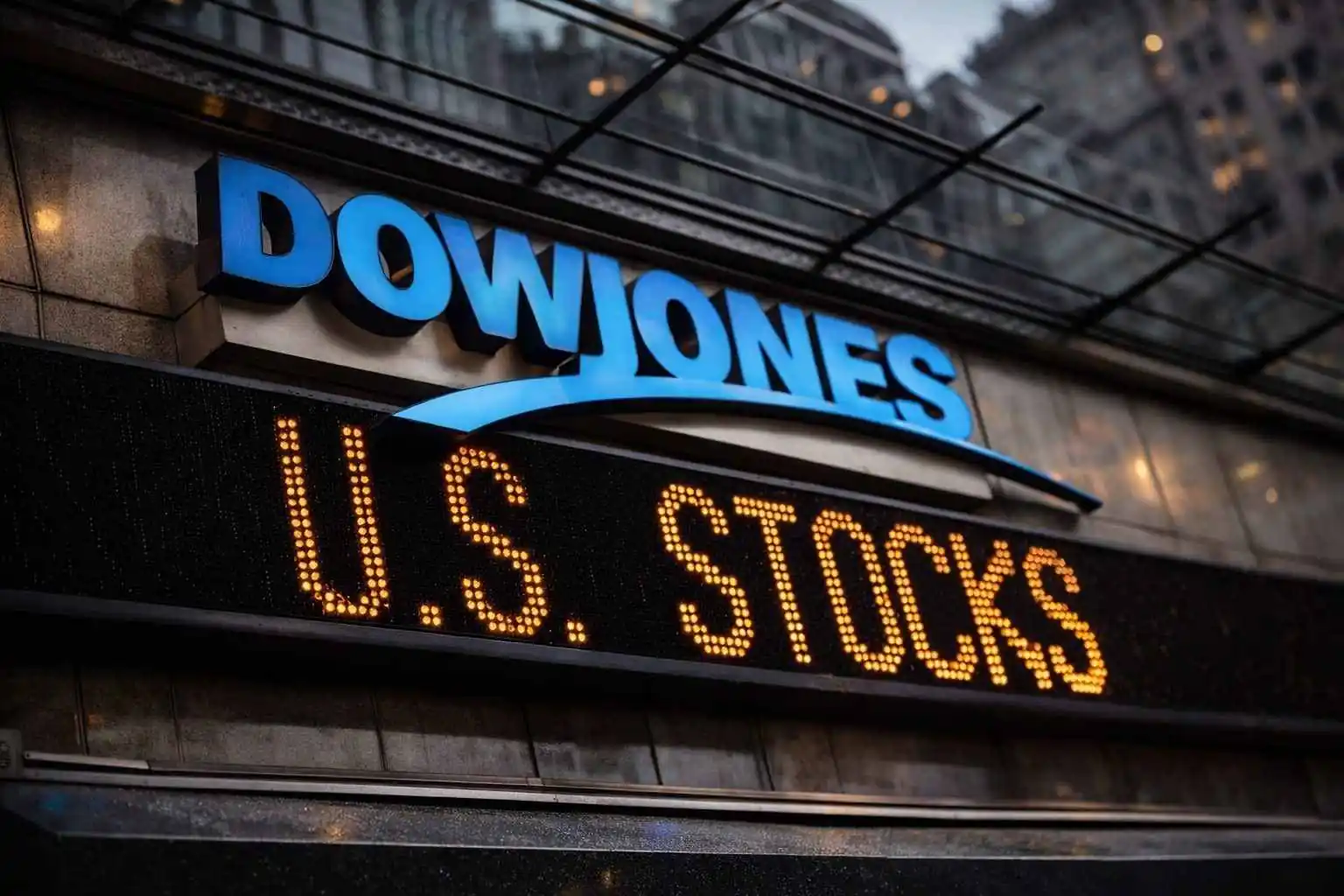 Dow Jones jumps 589 points as Trump backs off Greenland tariffs; futures edge up before PCE