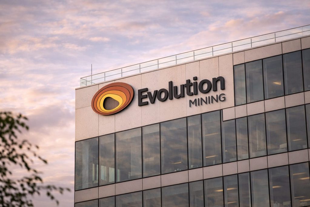 Evolution Mining share price drops 6% as gold slumps from record highs — what investors watch next