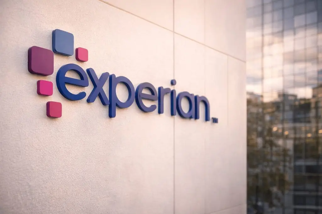 Experian PLC stock slips again: what to watch before the Jan. 21 trading update