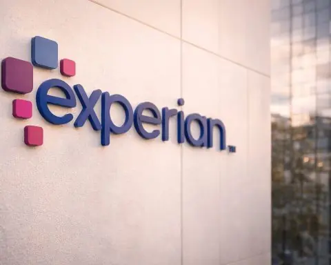 Experian PLC stock slips again: what to watch before the Jan. 21 trading update
