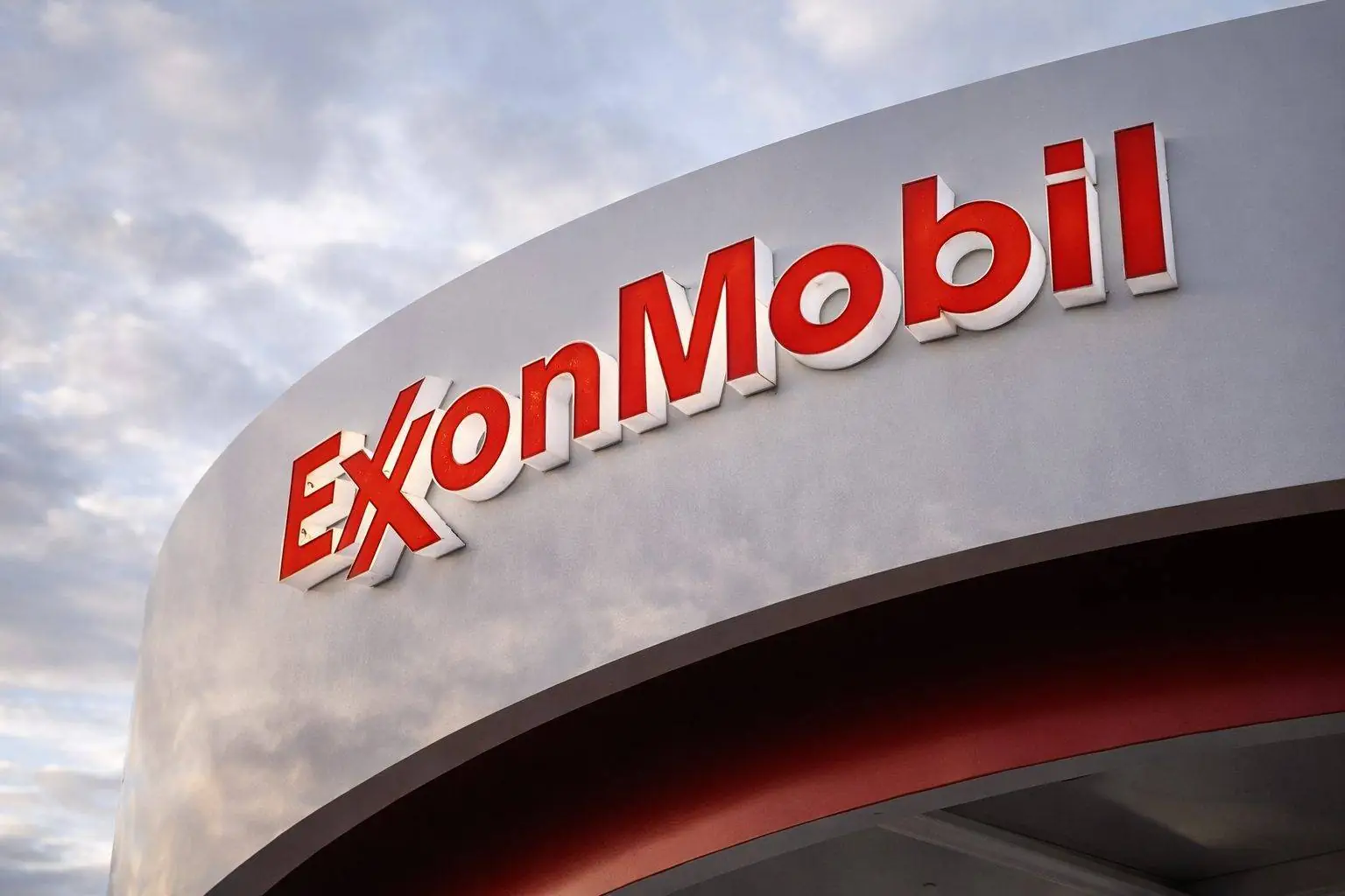 Exxon Mobil stock price rises as oil jumps and earnings loom — what traders watch for XOM
