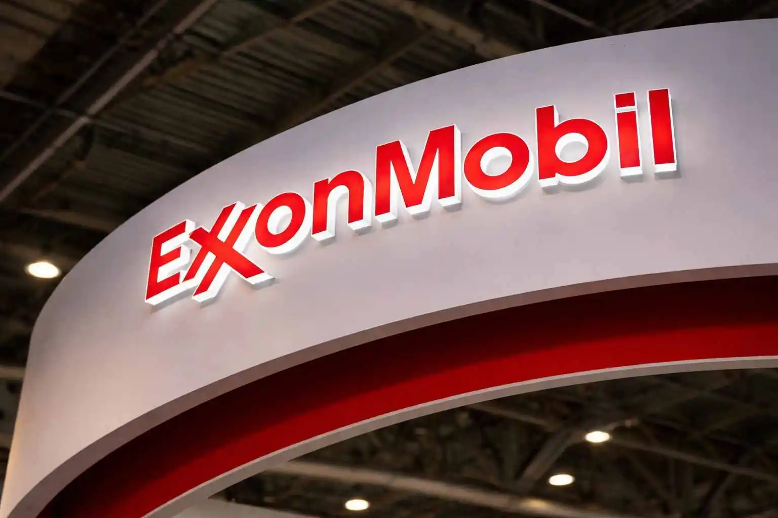 Exxon stock slips as Baytown freeze bites and Tengiz restart stays murky ahead of earnings