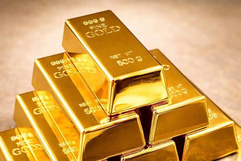 Gold price today: Bullion whipsaws after $5,595 record — what traders watch next