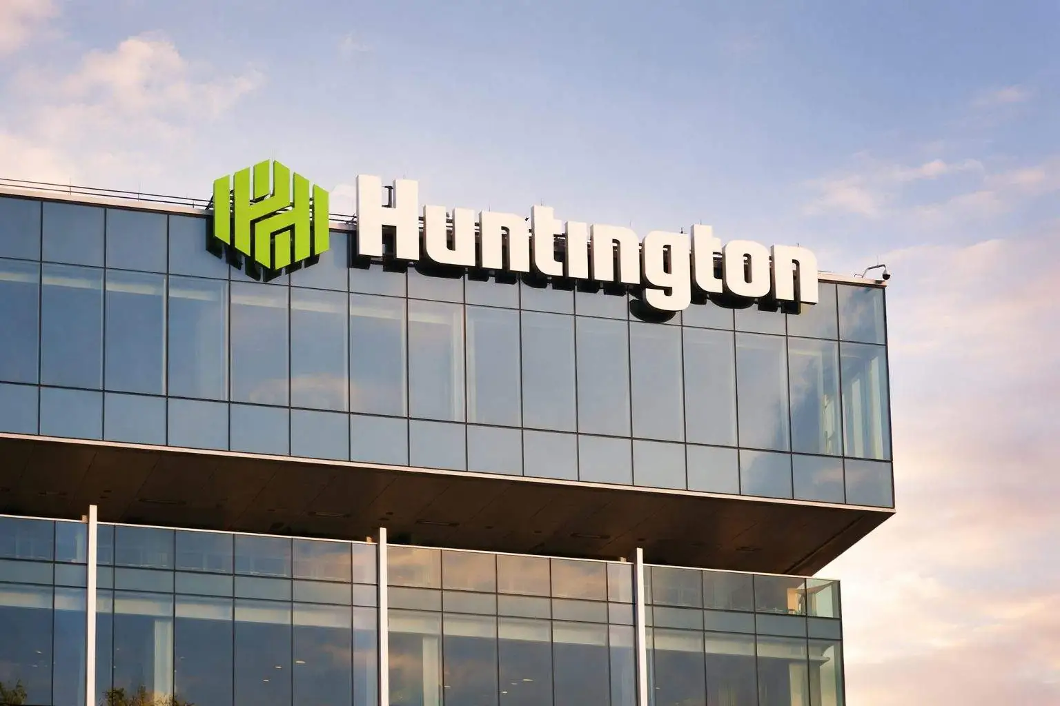 HBAN stock price tumbles after Huntington earnings — what investors are watching next