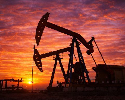 Heating oil ETF UHN slips after surprise distillate build — what markets watch next