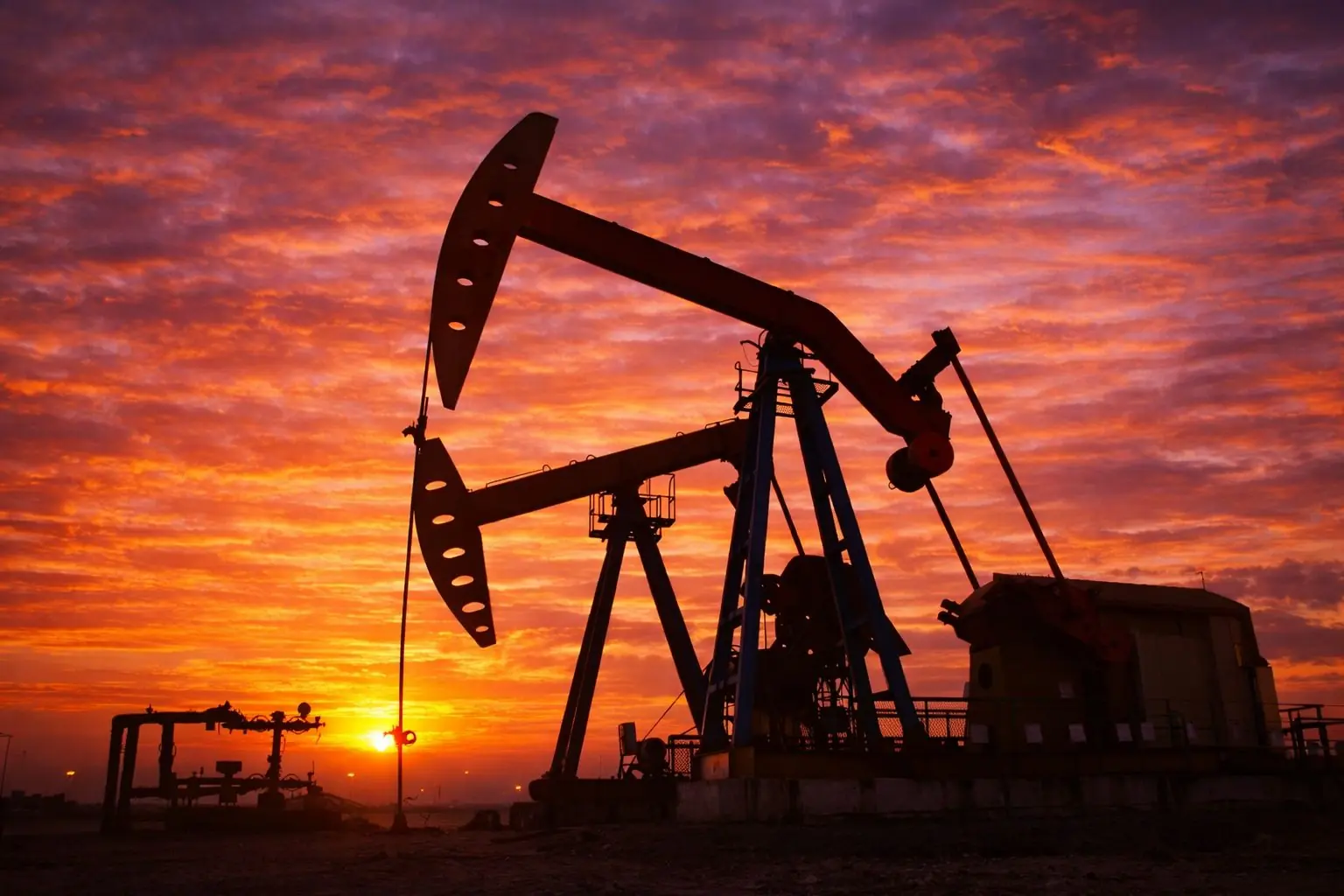 Heating oil ETF UHN slips after surprise distillate build — what markets watch next