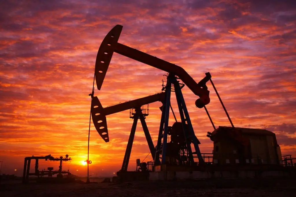 Heating oil price pops again as distillate stocks swing; traders brace for jobs data