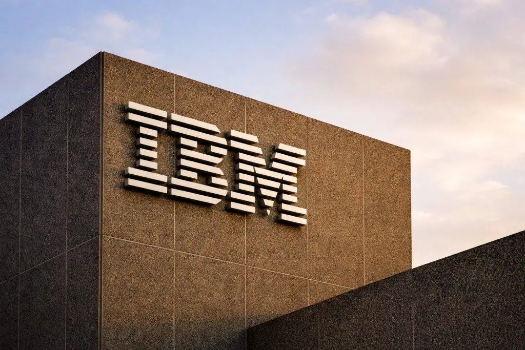 IBM stock price: Insider buy, new board pick and shutdown risk set up Monday trade