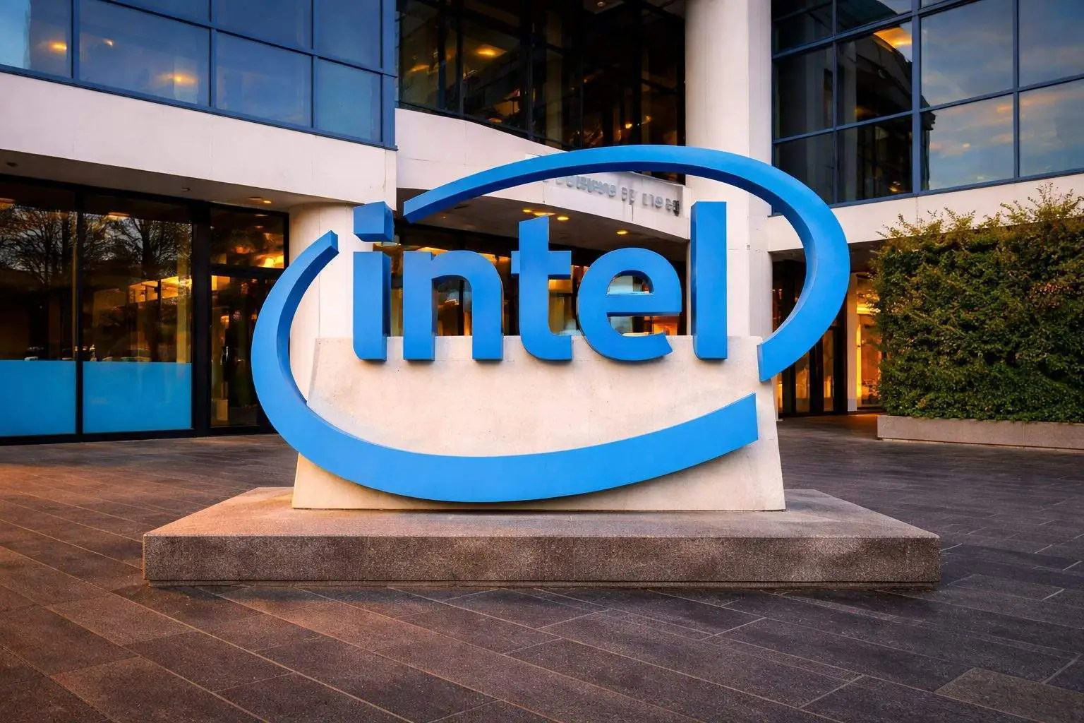 Intel stock price rebounds today: INTC claws back ground after selloff