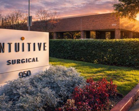 Intuitive Surgical stock steadies after-hours as Barclays lifts target; da Vinci 5 bets build