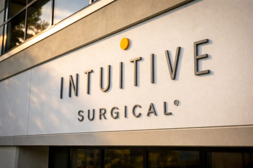 Intuitive Surgical stock whipsaws after Q4 beat as 2026 da Vinci outlook and tariffs hit focus