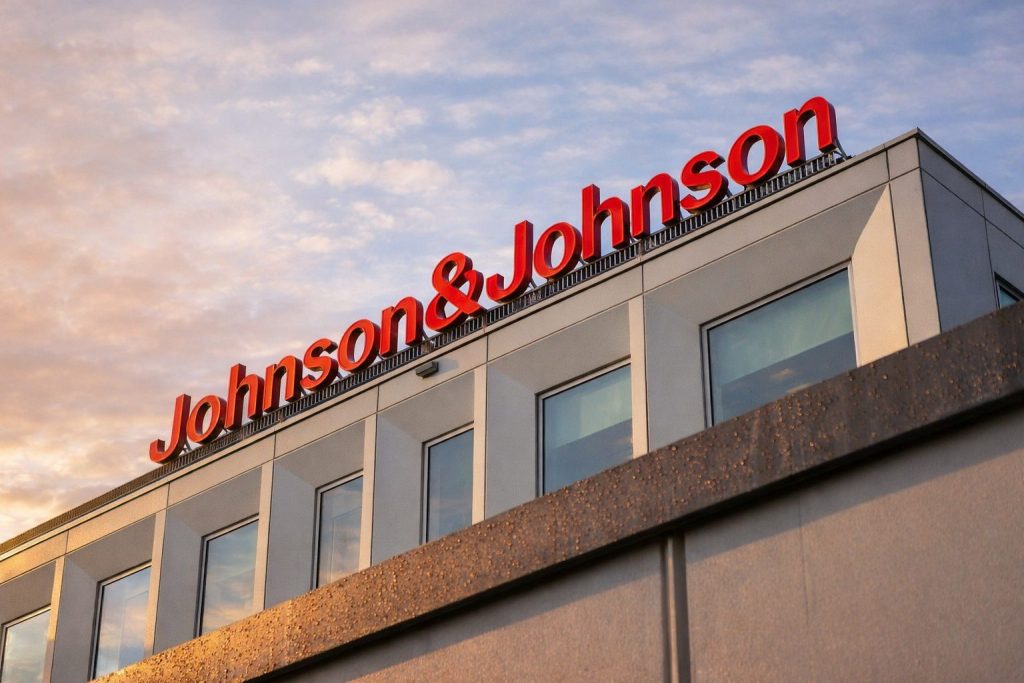 Johnson & Johnson stock price swings late as JNJ guidance beats views, but talc risk grabs traders again