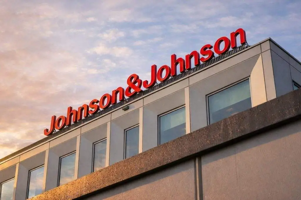 Johnson & Johnson stock price swings late as JNJ guidance beats views, but talc risk grabs traders again