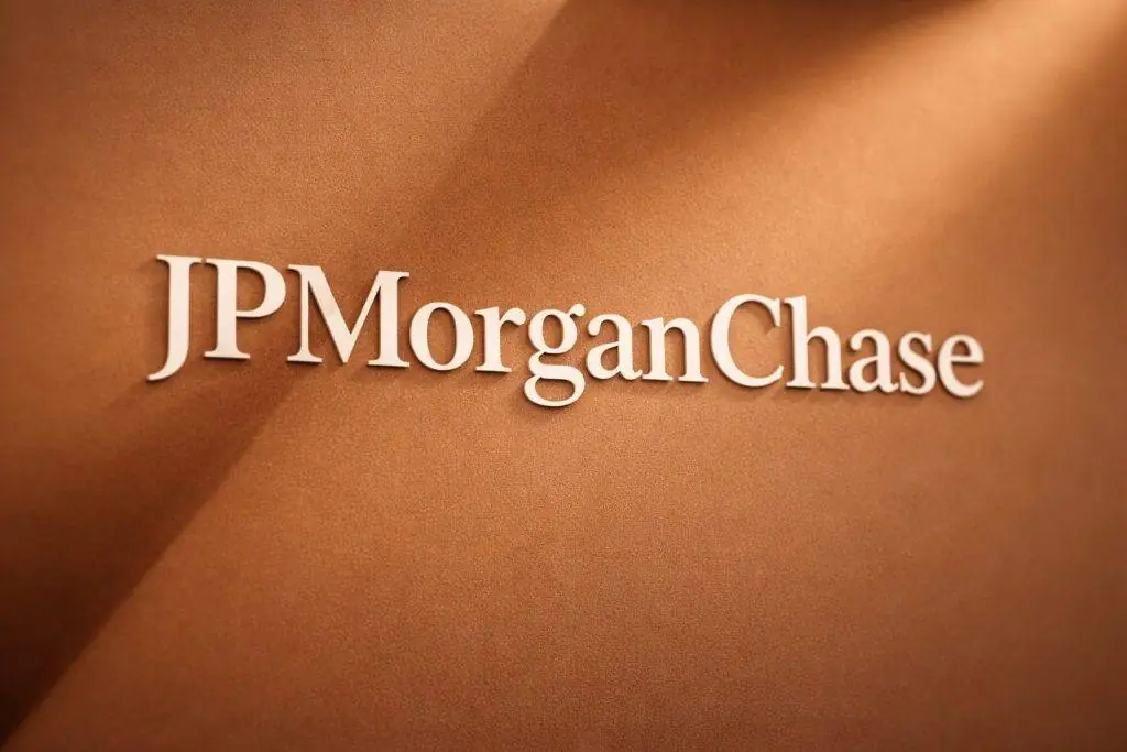 JPMorgan stock near $301 after Fed pause as “Trump Accounts” move puts policy risk back in view