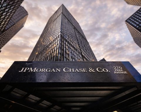 JPMorgan stock price slips 2% as JPM heads into Fed week with Trump lawsuit, UK deal