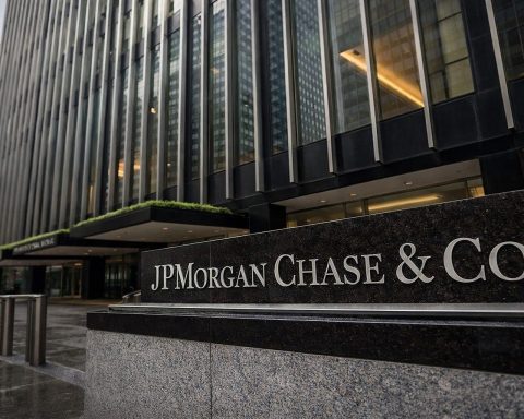 JPMorgan stock slips after hours as Apple Card reserve and rate-cap fears hang over banks